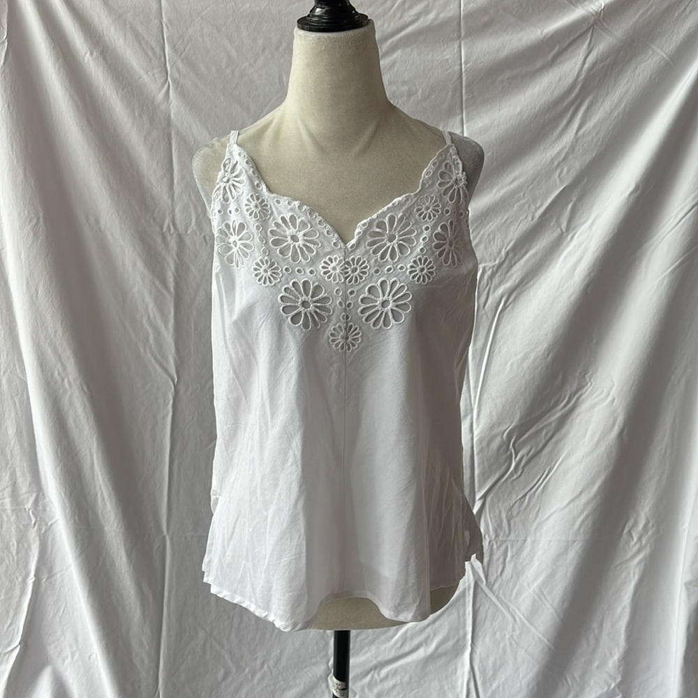 Splendid, beautiful white tank top with adjustable straps